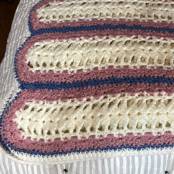 Vintage Crochet Mauve, Cream & Blue Afghan Throw - Picture 4 of 6